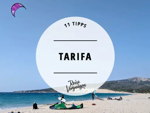 11 Tipps für Tarifa, Spanien: Kitesurfer und Hunde genießen den Strand.