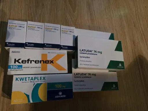 Kilka opakowań leków: Ketrel na co, Kefrenex, Kwetaplex i Latuda.