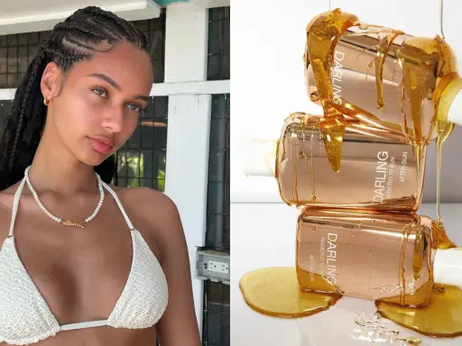 Ragazza con pelle abbronzata e tre flaconi dorati di doposole Darling ricoperti di miele.