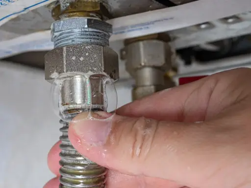 Burbujas de jabón indican que la caldera pierde agua. ¡Es peligroso!