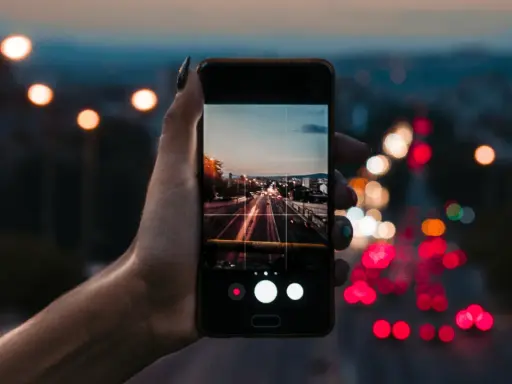 Jak robić dobre zdjęcia telefonem? Odkryj sekrety mobilnej fotografii