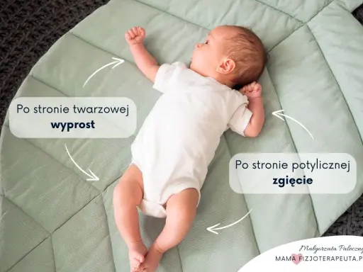 Niemowlę śpi z głową w jedną stronę, z wyprostowanymi nóżkami po stronie twarzowej i zgiętymi po potylicznej.