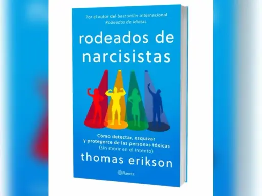 Libro "Rodeados de narcisistas" de Thomas Erikson. Ilustra cómo identificar y lidiar con personas tóxicas, útil para quienes enfrentan familias narcisistas.