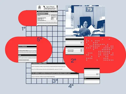 Formularios de la Agencia Tributaria y una persona en una oficina, recordando los plazos del IRPF.