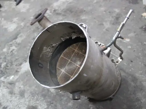 Zapchany DPF w Fordzie S-Max? Objawy, koszty, uniknij drogich napraw!