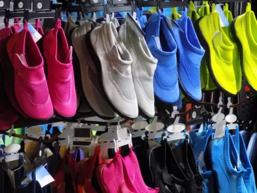 Buty do wody 47: Znajdź idealny model. Poradnik kupującego.