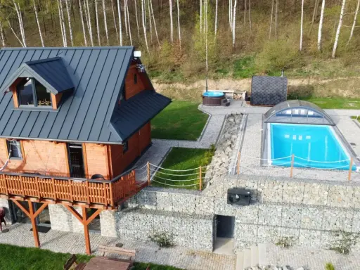 Góry Sowie noclegi: Od balii po agroturystykę. Wybierz idealny!
