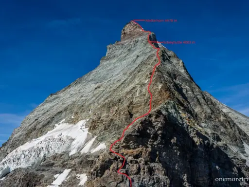Trasa wejścia na Matterhorn 4478 m, z zaznaczoną Solvayhütte 4003 m.