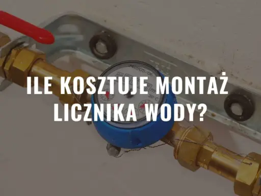 Zbliżenie na licznik wody z czerwonym zaworem. Tekst: "Ile kosztuje montaż licznika wody?".