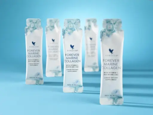 Kilka saszetek Forever Marine Collagen z witaminą C, biotyną i cynkiem. Sprawdź atrakcyjną forever marine collagen cena!