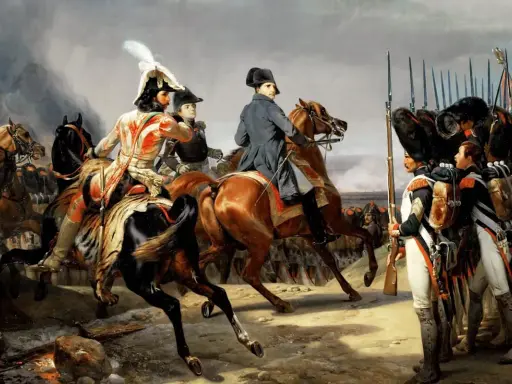 Reiter und Soldaten in Uniformen, die an die napoleonischen Kriege erinnern, stehen auf einem Schlachtfeld.