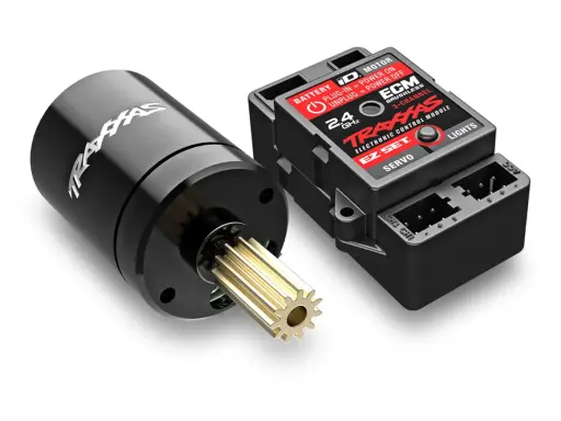 Schwarzer Traxxas Brushless Motor mit goldenem Ritzel und schwarzes Electronic Control Module (ECM) für RC-Autos.