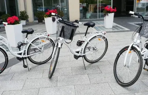 Ile kosztuje wypożyczenie roweru nad morzem? Ceny i porady