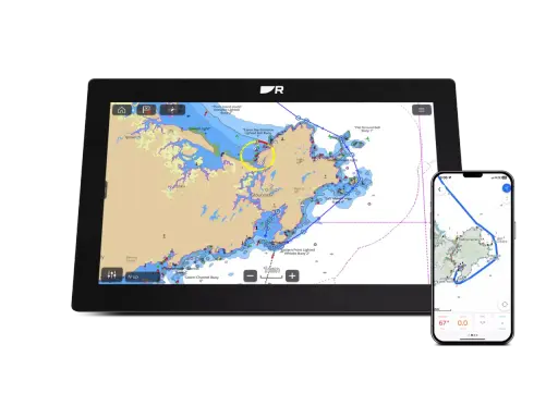 Une application GPS marine sans internet affiche des cartes nautiques détaillées sur une tablette et un smartphone, montrant des bouées et des côtes.