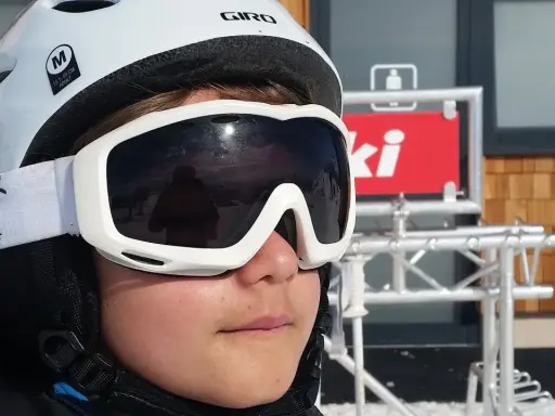 Kask na narty dla dzieci: wybierz idealny i chroń swoje dziecko!