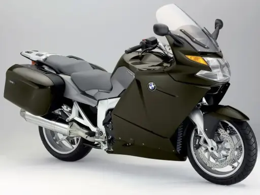 BMW K 1200 GT w kolorze ciemnozielonym z kuframi, na białym tle.