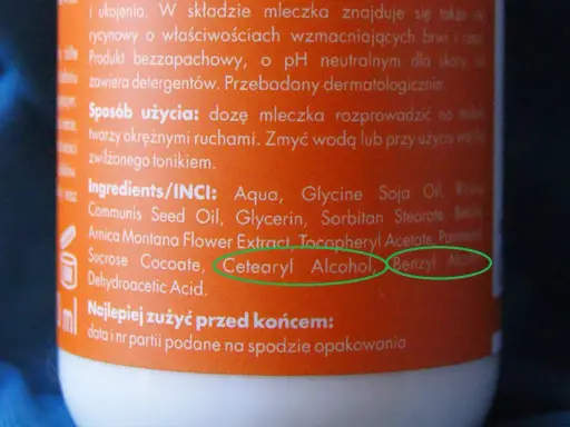 Składniki INCI: Aqua, Glycine Soja Oil, Ricinus Communis Seed Oil, Glycerin, Sorbitan Stearate, Arnica Montana Flower Extract, Tocopheryl Acetate, Panthenol, Sucrose Cocoate, Cetearyl Alcohol, Benzyl Alcohol, Dehydroacetic Acid.
