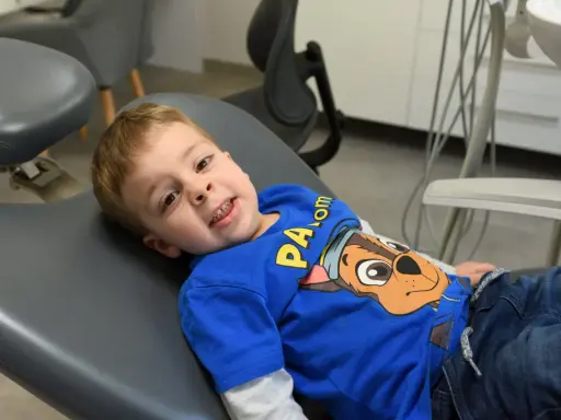 Kiedy z dzieckiem do dentysty? Uniknij próchnicy! Poradnik