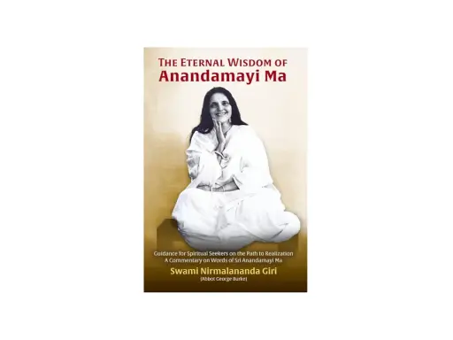 Boken "The Eternal Wisdom of Anandamayi Ma" visar en kvinna i vita kläder, sittande och leende.