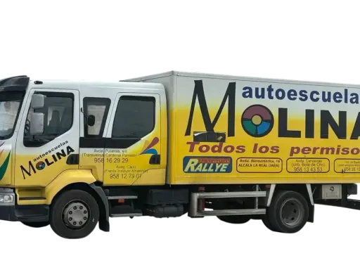 Camión de autoescuelas Molina, que es el c. de la formación vial. Ofrece todos los permisos.