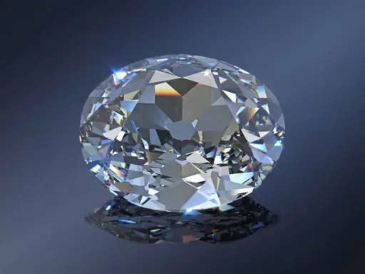 Un magnifico diamante sfaccettato, forse il diamante più costoso al mondo, brilla su uno sfondo blu scuro, riflettendosi su una superficie lucida.