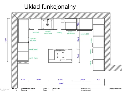 Funkcjonalny układ mebli w kuchni: zmywarka, lodówka, piekarnik, szuflady i wysokie słupki.