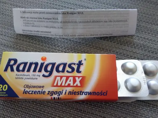 Opakowanie leku Ranigast MAX, 20 tabletek powlekanych, na zgagę i niestrawność. Czy lepszy ranigast czy polprazol?