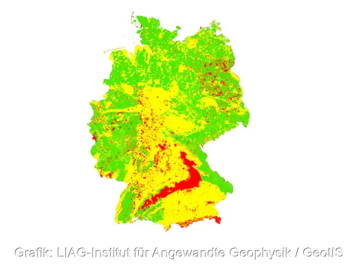 Karte Deutschlands zeigt Potenzial für Geothermie: Rot und Gelb deuten auf hohe Eignung hin, Grün auf geringere.