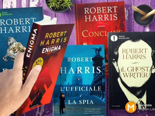 Mani che sfogliano libri di Robert Harris: "Enigma", "L'Ufficiale e la Spia", "Il Ghost Writer" e altri titoli.