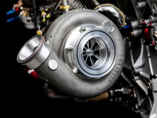 El turbo de un coche, como este Garrett, es una maravilla de la ingeniería que aumenta la potencia del motor.