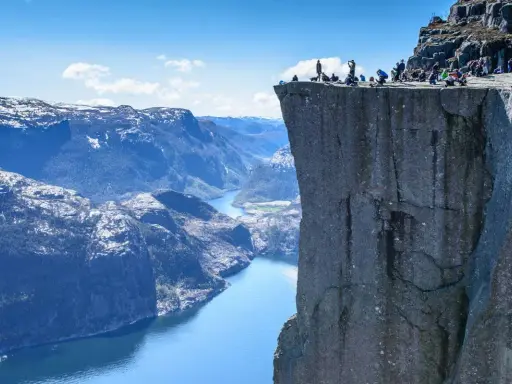Fiordos Noruegos: Tu Guía Esencial para un Viaje Inolvidable