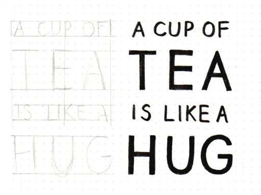 Ładny napis "A cup of tea is like a hug" w dwóch wersjach: szkic i gotowy tekst.