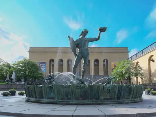 Fontän med Poseidon framför Göteborgs konstmuseum.