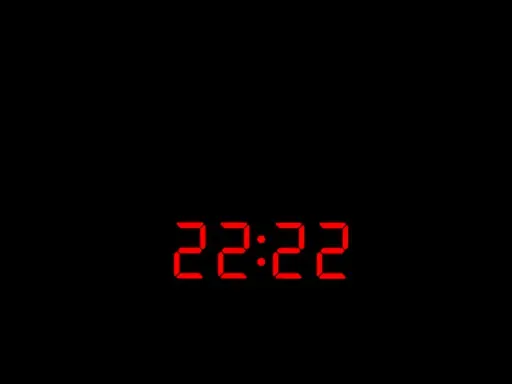 Cyfrowy zegar pokazuje 22:22. To czas, który dla wielu ma szczególne znaczenie, symbolizując równowagę i harmonię.