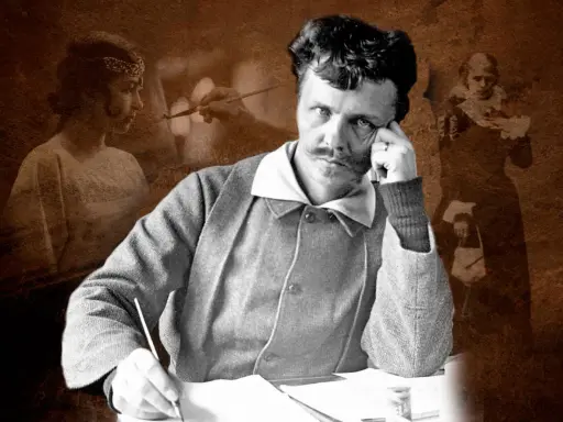 August Strindberg sitter vid ett bord och skriver, med spöklika figurer av kvinnor som svävar i bakgrunden, en påminnelse om hans verk.