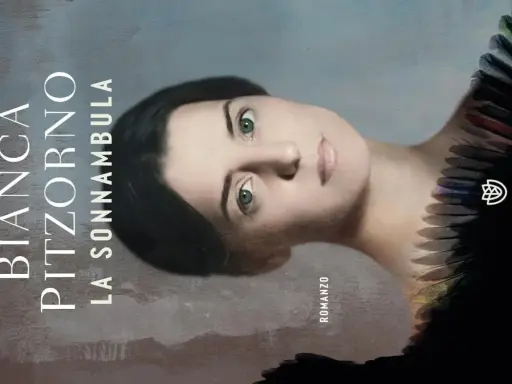 Ritratto di donna con sguardo intenso, circondata da piume colorate. Bianca Pitzorno, La sonnambula.