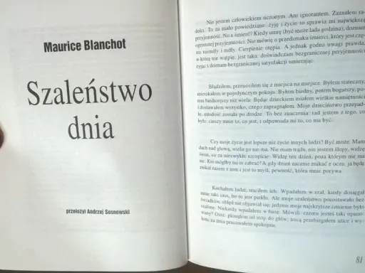 Książka "Szaleństwo dnia" Maurice'a Blanchota. Opowiadania erotyczne pierwszy raz mogą być inspiracją do refleksji nad życiem i jego przemijaniem.