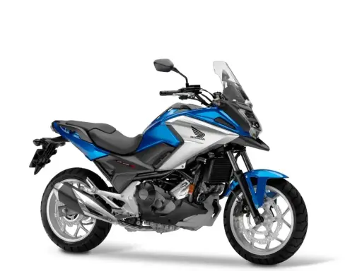 Niebiesko-srebrny, ekonomiczny motocykl turystyczny Honda NC750X gotowy na przygodę.