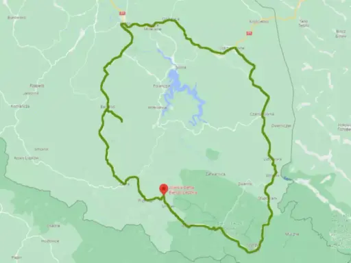 Mapa z zaznaczoną trasą Wielka Pętla Bieszczadzka, prowadzącą przez malownicze tereny Bieszczadów, w tym okolice Jeziora Solińskiego.
