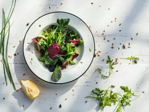 Insalate: Guida ai Tipi, Sapori e Benefici per Ogni Piatto