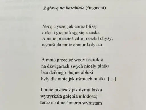 Fragment wiersza "Z głową na karabinie" z widocznym tekstem.