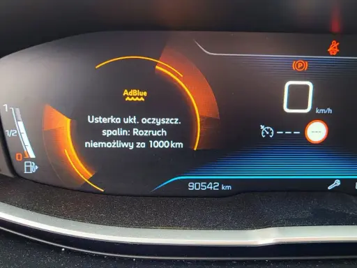 Awaria AdBlue, możliwe krystalizacja. Rozruch niemożliwy za 1000 km. Wskaźnik paliwa niski.