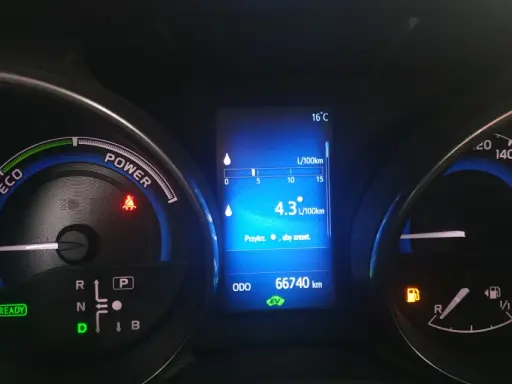 Toyota Auris Hybrid: Bak 45 czy 55 litrów? Zasięg zaskakuje!