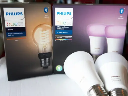 Philips Hue - inteligentne oświetlenie, które tworzy smart life po polsku. Żarówki białe i kolorowe.