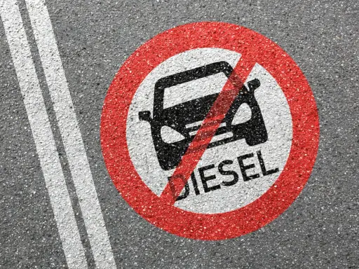Diesel czy benzyna 2026? Oszczędź na lata: koszty, SCT i regulacje!