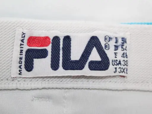 Oryginalna metka Fila z napisem "MADE IN ITALY" i rozmiarem J 3XL.