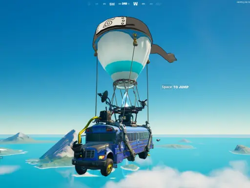 Niebieski autobus Battle Bus z baloniem w stylu Naruto unosi się nad wyspami. Gracze Fortnite gry online czekają na skok.