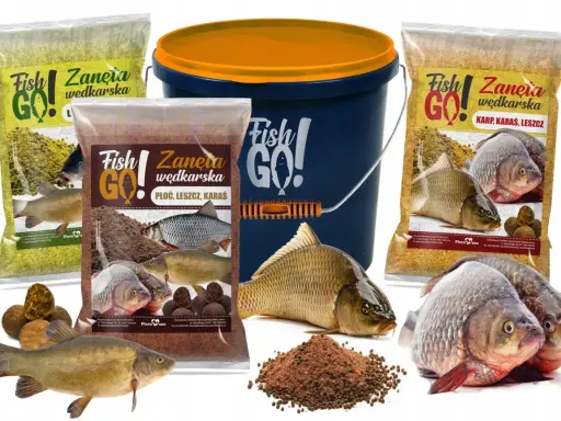 Zanęta wędkarska Fish GO! w różnych opakowaniach, obok wiaderka i świeżych ryb.