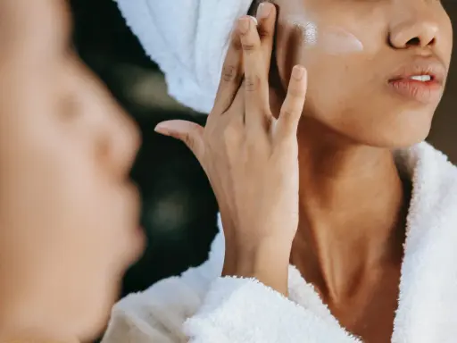 Rewitalizujące serum Avon z Protinolem™: Czy cofa czas?