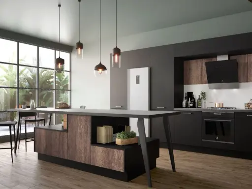 Cuisine fermée avec coin repas moderne, îlot central en bois et noir, réfrigérateur blanc, et grandes fenêtres donnant sur la verdure.